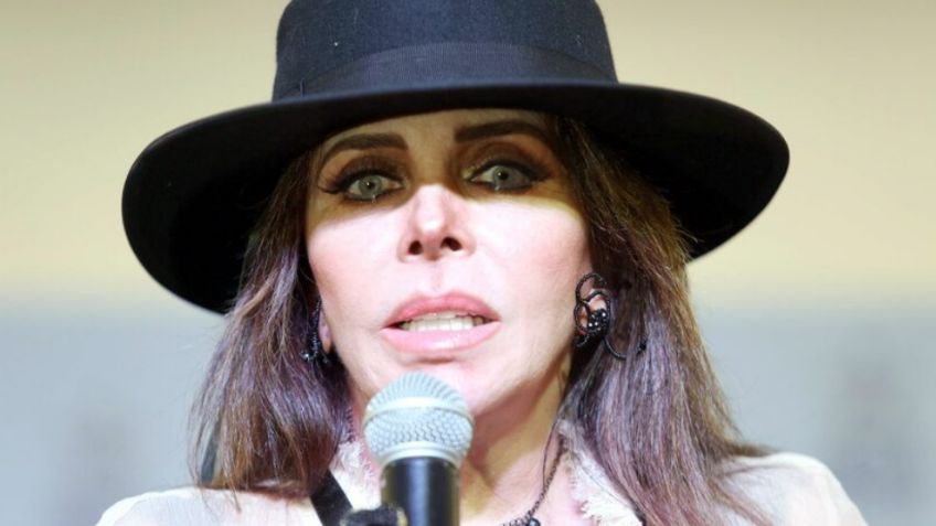 Verónica Castro alarma a fans al reaparecer con tanque de oxígeno y en silla de ruedas