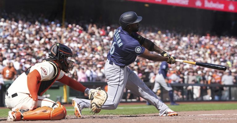 Arozarena conecta su doblete en la novena