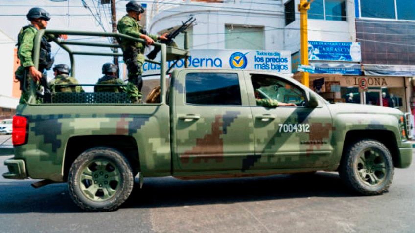Sinaloa: Muere una mujer por bala perdida tras persecución en carretera de Mazatlán