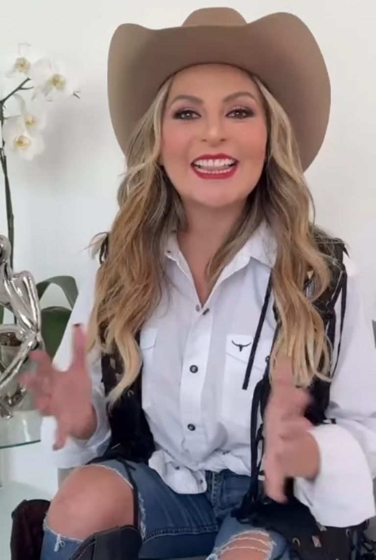 Mariana Ochoa continúa promocionando su nuevo sencillo ‘El Remolino’