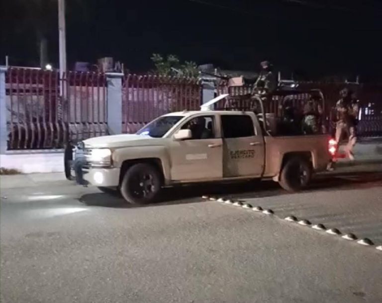 Colocan narcomantas en Ciudad Obregón; autoridades se movilizan. Foto: Facebook