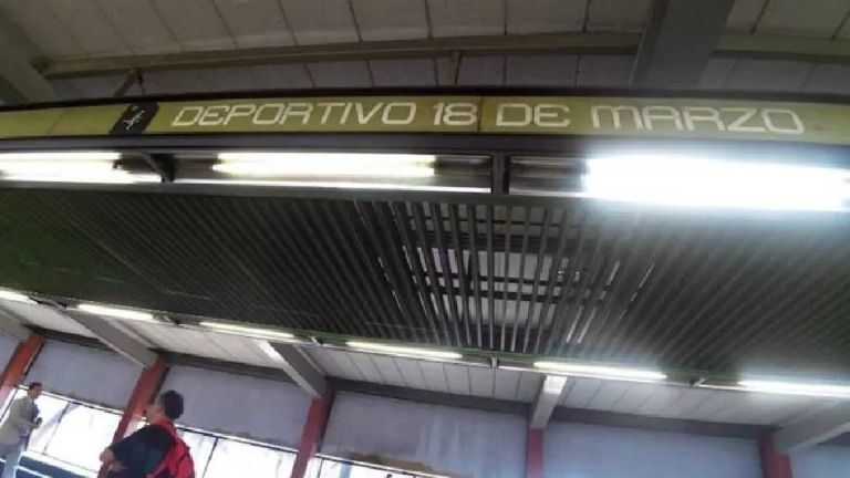 Adolescente de 13 años da a luz a su bebé en Metro de la Ciudad de México