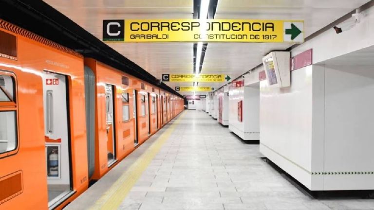Adolescente de 13 años da a luz a su bebé en Metro de la Ciudad de México