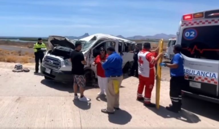 El vehículo se salió del camino y volcó