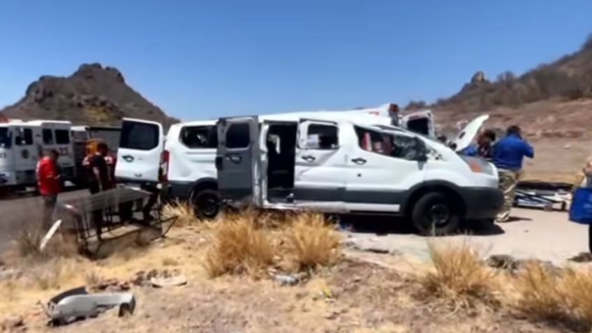 Vuelca vagoneta con turistas en carretera al Delfinario de Guaymas; hay 10 lesionados