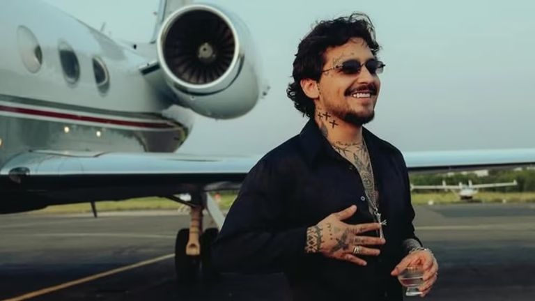 Nodal fue muy juzgado en redes sociales 