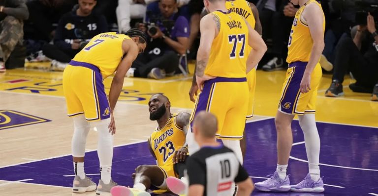 LeBron se lesionó ante los Timberwolves