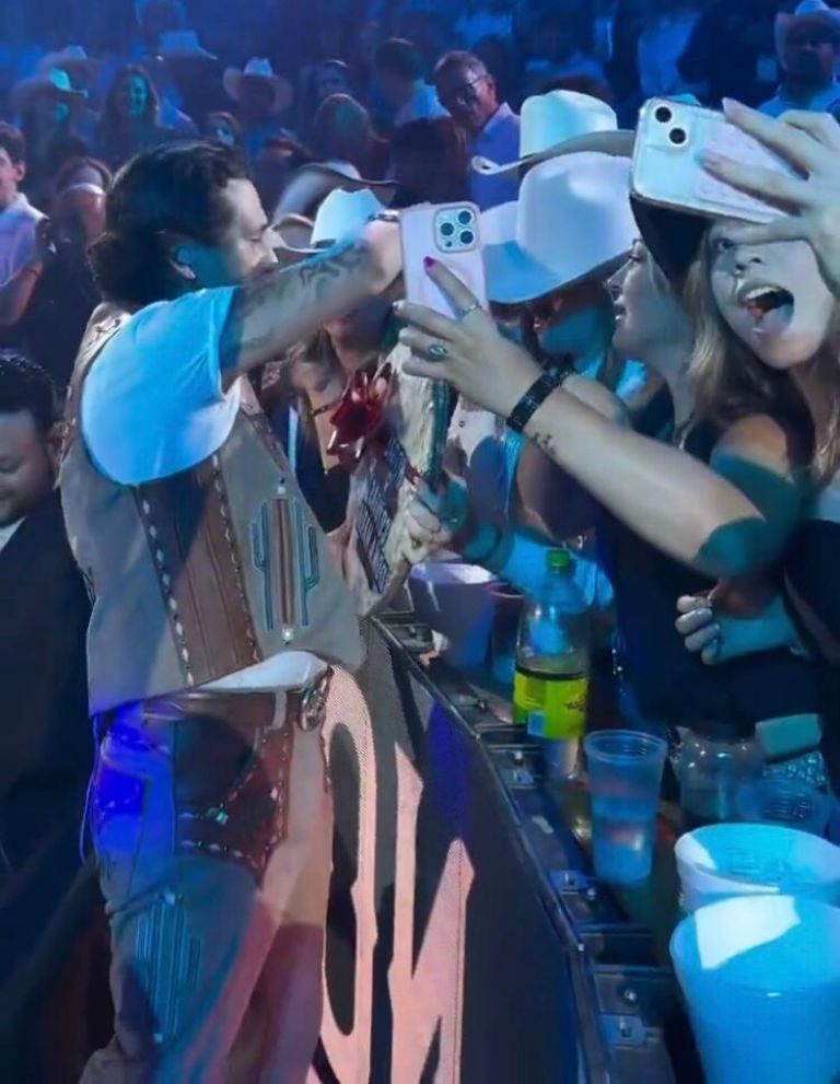 Una fan le regaló una coyota 