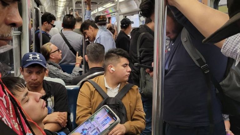 Niño sufre crisis al quedar atrapado en vagón por falla en el servicio del Metro CDMX