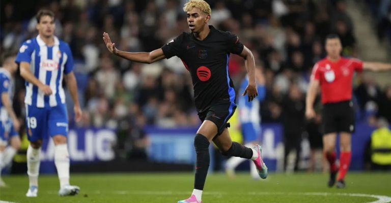 Yamal marcó un golazo para abrir la cuenta