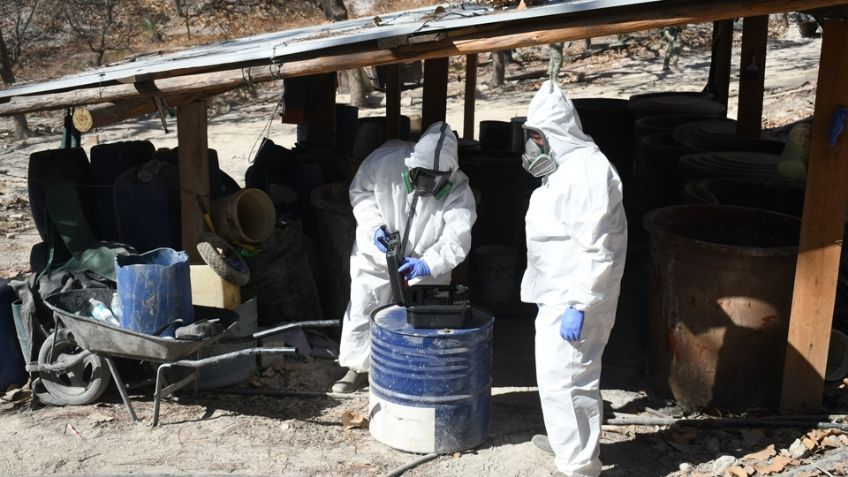Cae red de laboratorios clandestinos en Sinaloa; aseguran más de 2 mil litros de químicos