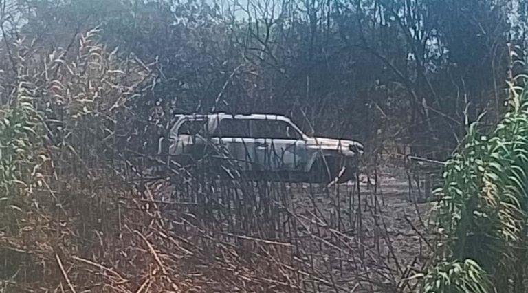 camioneta incendiada en la angostura