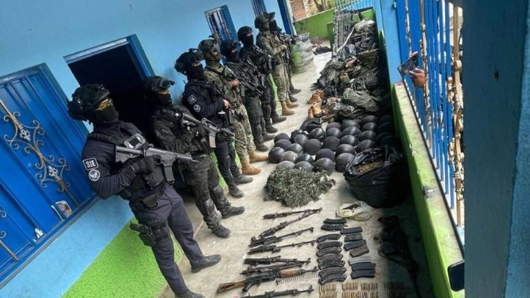 Aseguran equipo táctico tras enfrentamiento con el CJNG
