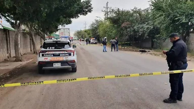Motociclista pierde la vida tras impacto de frente contra tráiler en Hermosillo