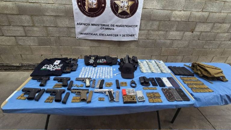 Fiscalía de Sonora cae hombre con arsenal y droga durante cateo en Altar