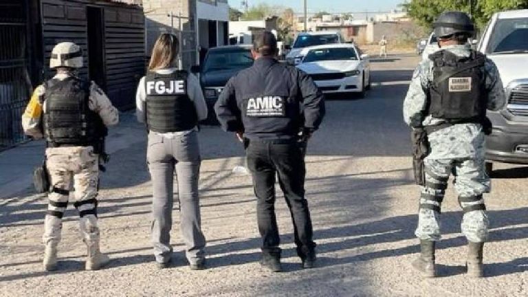 Fiscalía de Sonora cae hombre con arsenal y droga durante cateo en Altar