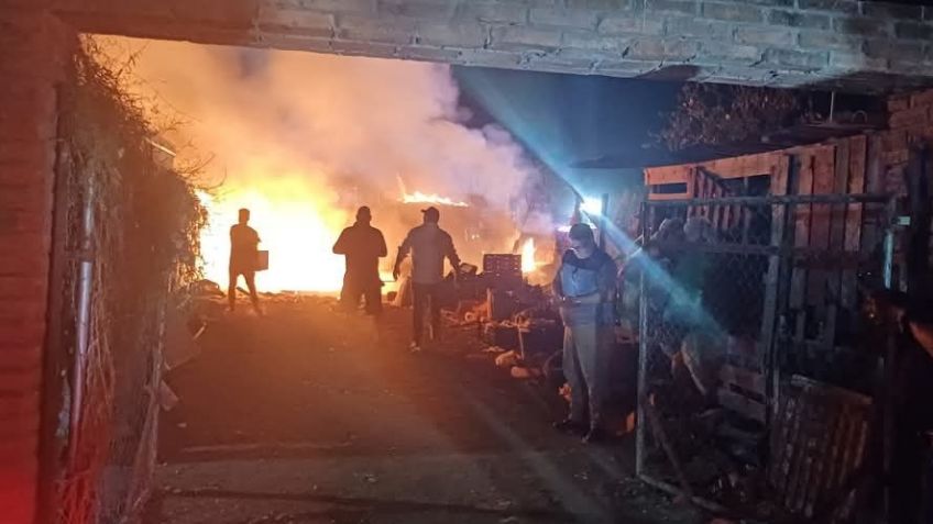 Voraz incendio en Ciudad Obregón, Sonora, causa pánico y consume tres viviendas