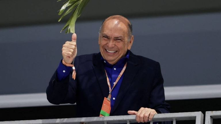 Antonio Pérez, padre de Checo Pérez declara su amor a la periodista Maxine Woodside