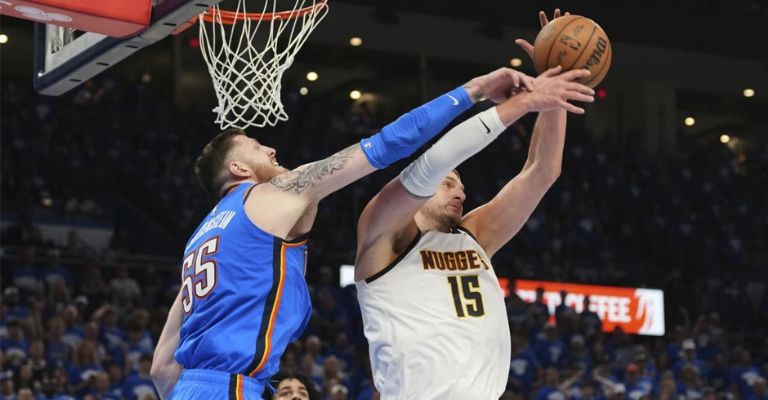 Jokic no pudo hacer mucho para evitar la derrota
