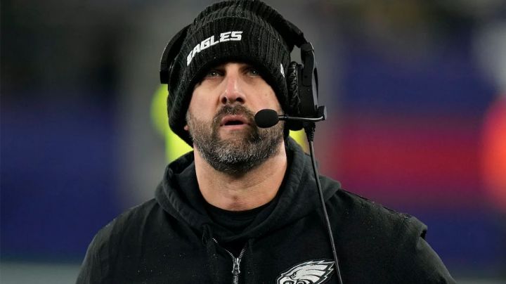 Los campeones Eagles le extienden el contrato a su entrenador Nick Siriani