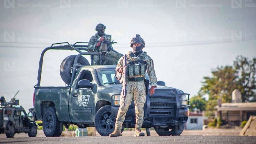 Vehículo blindado de Defensa vuelca tras balacera en Navolato; hay 4 lesionados