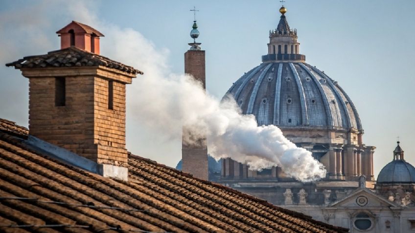 Instalan chimenea para cónclave en capilla Sixtina para elegir nuevo Papa, sucesor de Francisco