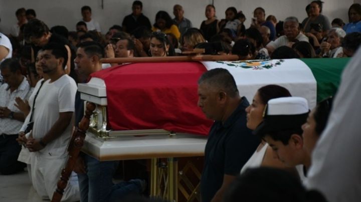 Sepultan en Xalapa a la cadete América Yamileth fallecida en choque del Buque Cuauhtémoc