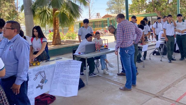 Alumnos de Mecatrónica e Informática de Conalep en Cajeme realizan muestra de robótica