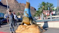 Instalan escultura de lobo marino en el obelisco de Guaymas; van cuatro de este tipo