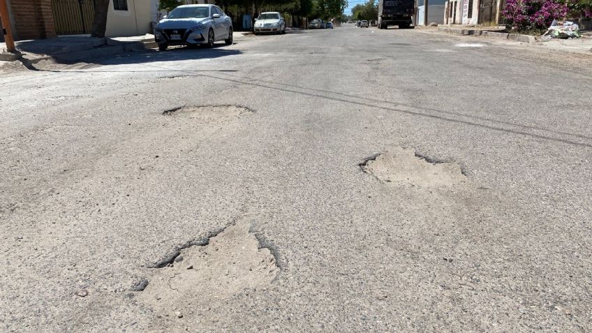 Vecinos de la calle Corregidora en Navojoa piden trabajos de bacheo