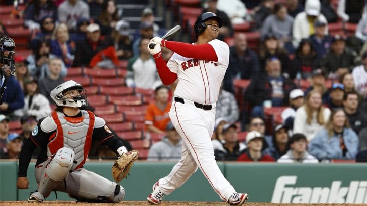 Rafael Dever impulsa 8 carreras y Medias Rojas despluman a los Orioles