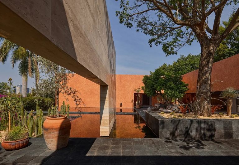 Casa de Alejandro Fernández y su novia Karla Laveaga