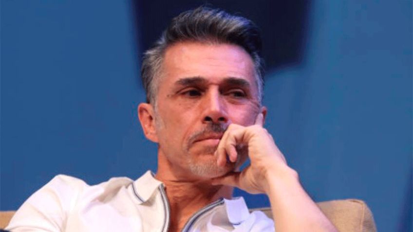 "Qué vergüenza": Sergio Mayer arremete contra abogada por burlarse de su honoris causa