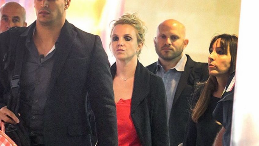 Preocupa conducta de Britney Spears: Intenta fumar durante vuelo de México a Los Ángeles