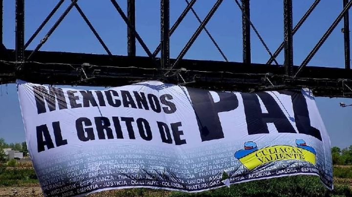 Colectivo Culiacán Valiente coloca manta de paz en Puente Negro en Culiacán