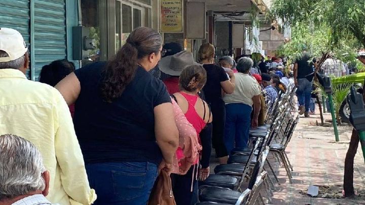 Hombre mata a su expareja y se quita la vida fuera de banco de Bienestar en Monclova