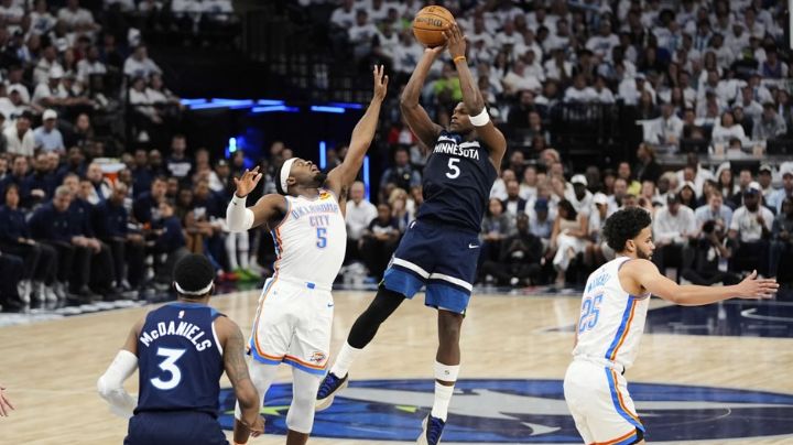 Edwards y los Timberwolves apabullan al Thundfer para acercarse en la serie