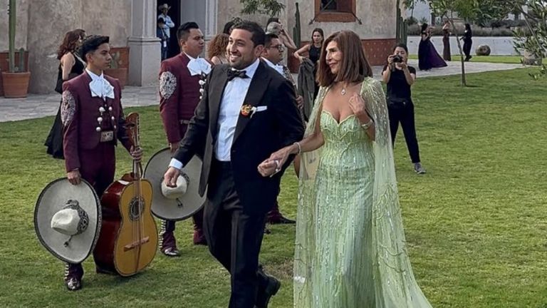 El esposo de Ale Capetillo caminando al altar