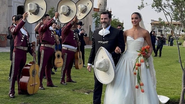 Filtran fotos de la boda de Ale Capetillo