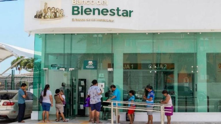 Hombre mata a su expareja y se quita la vida fuera de banco de Bienestar en Monclova