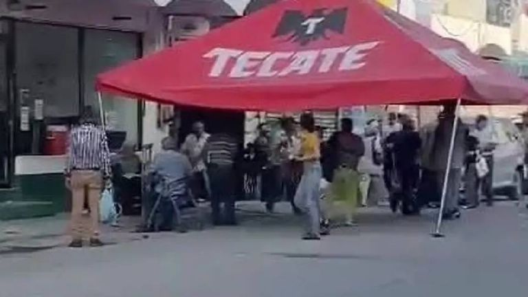 Hombre mata a su expareja y se quita la vida fuera de banco de Bienestar en Monclova