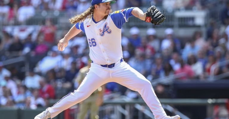 Holmes fue el pitcher de la victoria