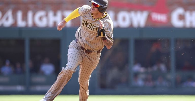 Machado se roba la segunda en la primera entrada