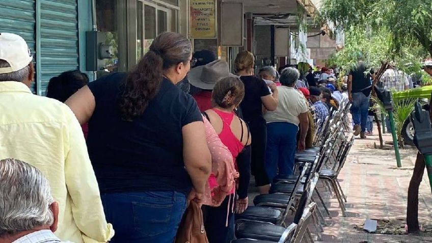Hombre mata a su expareja y se quita la vida fuera de banco de Bienestar en Monclova
