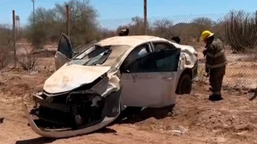 Se vuelca un vehículo sobre la carretera 26 en Hermosillo, Sonora; reportan dos lesionados