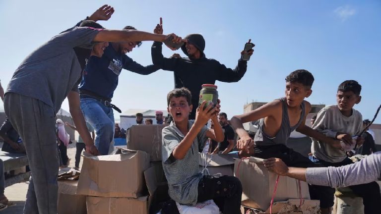 Violencia en Gaza multitudes irrumpen centro de ayuda entre disparos y caos en Rafah