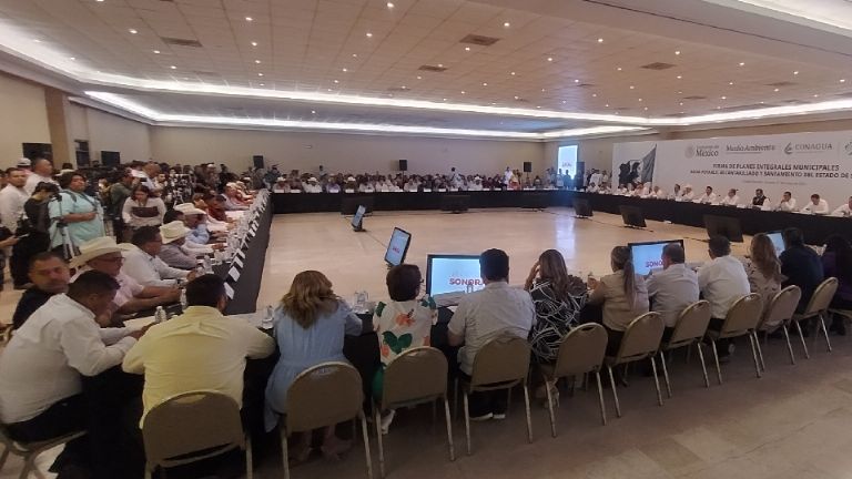 Se firmaron históricos planes integrales de agua potable, alcantarillado y saneamiento 