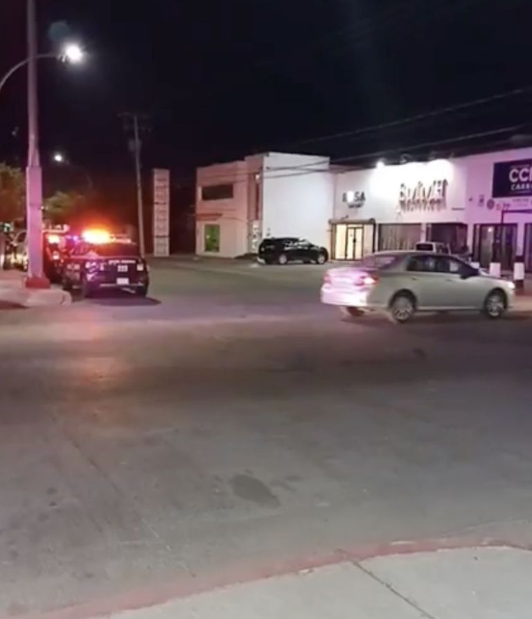 El accidente ocurrió la noche de este martes en el Centro de Obregón. Foto: Facebook