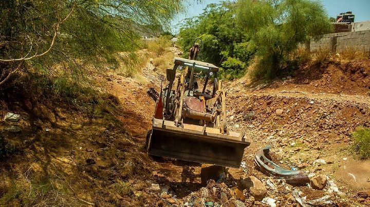 Limpian arroyos por temporada de lluvias en Guaymas