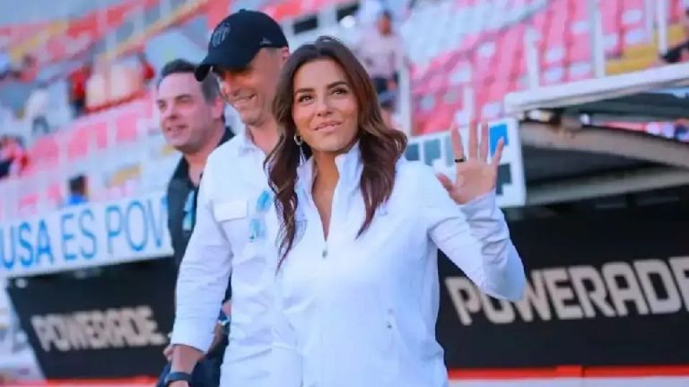 Eva Longoria impulsa renovación de Club Necaxa como inversionista y productora de serie